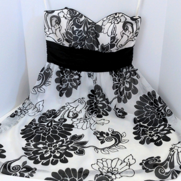 WHBM Black & White Sleeveless Dress - Size 0 - Picture 8 of 11